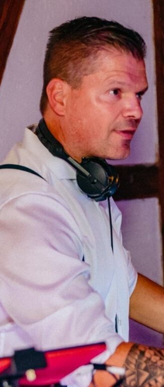 Ein DJ Thomas Hochzeit feiern